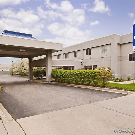 Americas Best Value Inn Waukegan Buitenkant foto