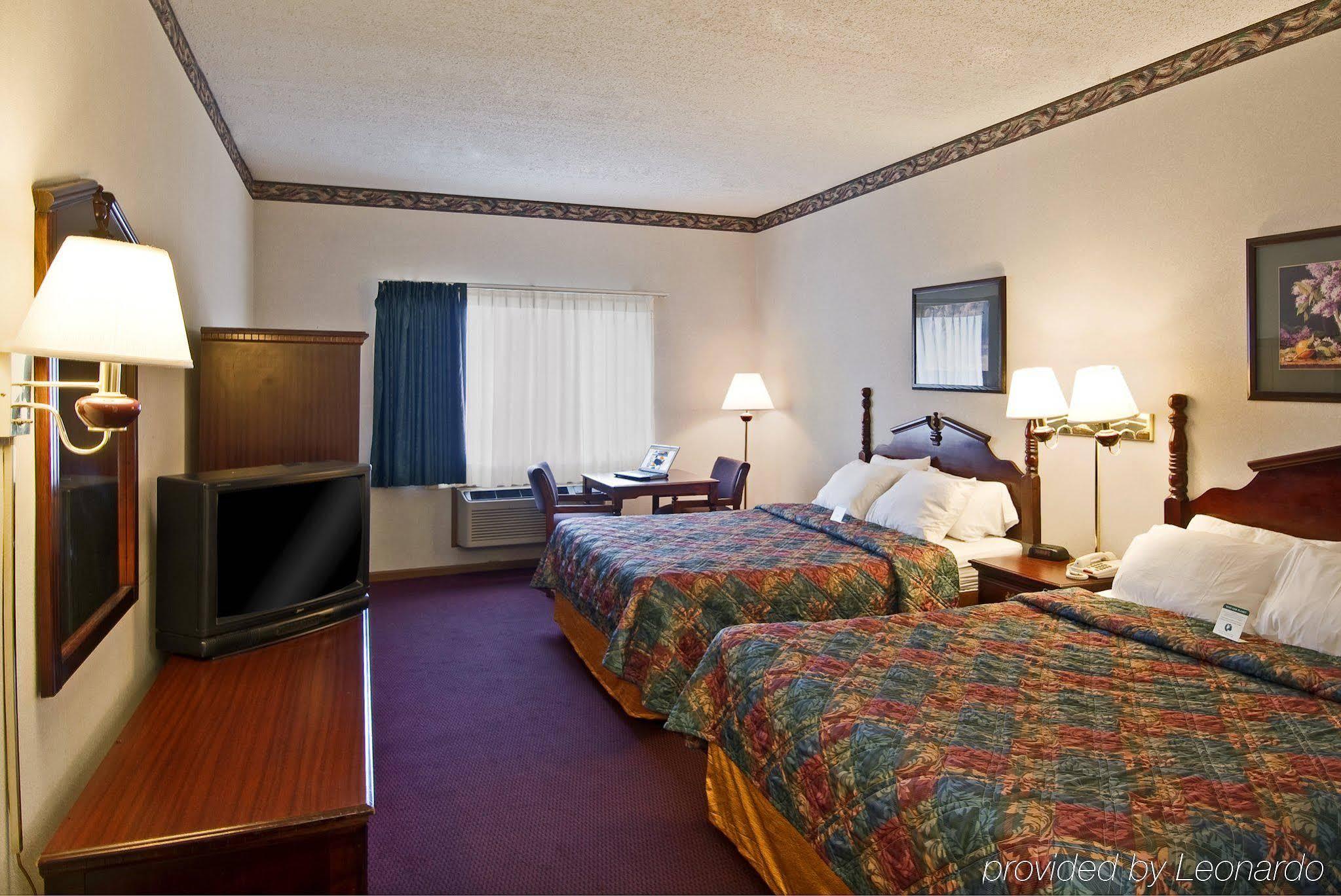 Americas Best Value Inn Waukegan Buitenkant foto