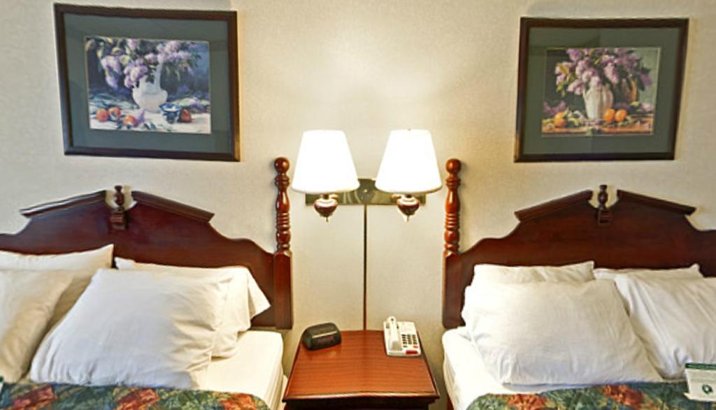 Americas Best Value Inn Waukegan Buitenkant foto