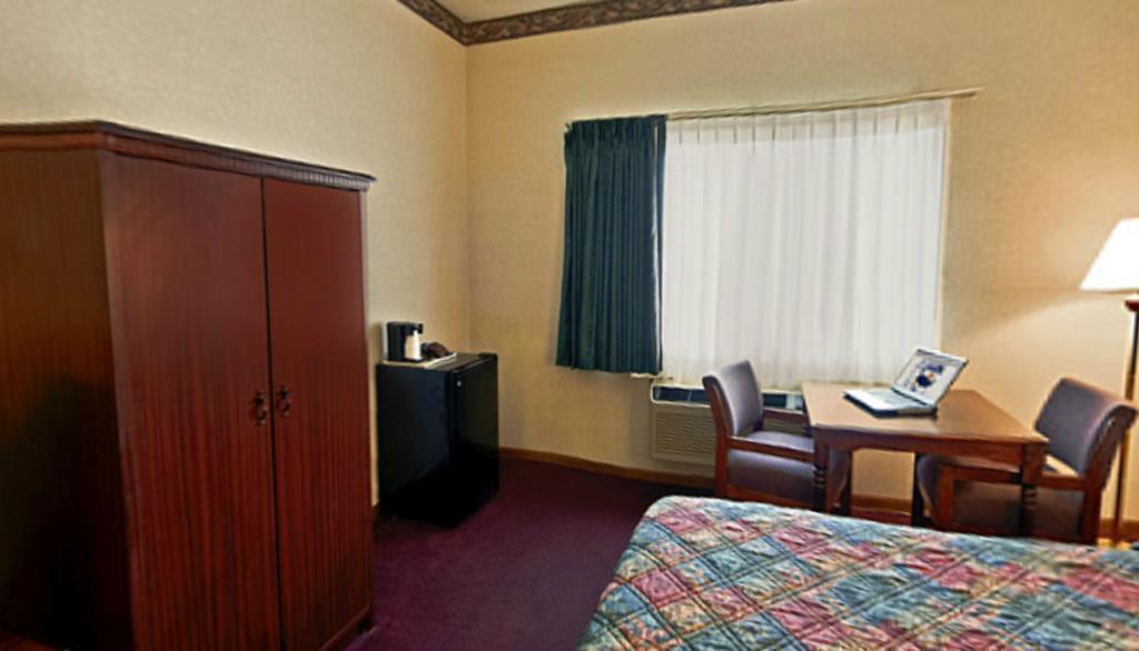 Americas Best Value Inn Waukegan Buitenkant foto