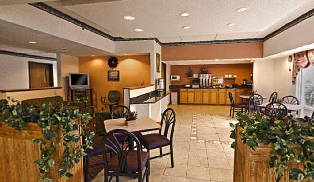Americas Best Value Inn Waukegan Buitenkant foto