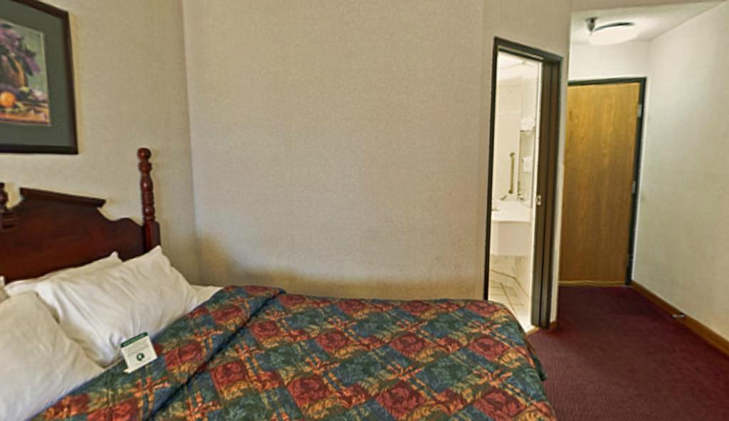 Americas Best Value Inn Waukegan Buitenkant foto